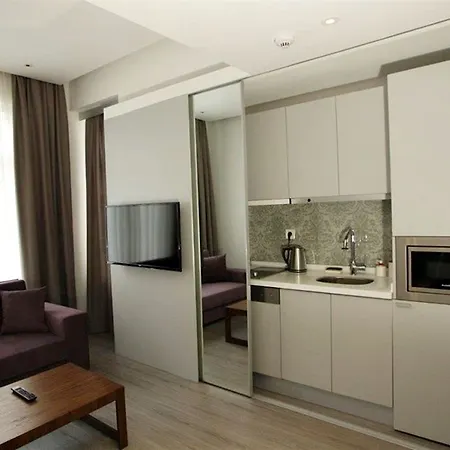 Molton Nisantasi